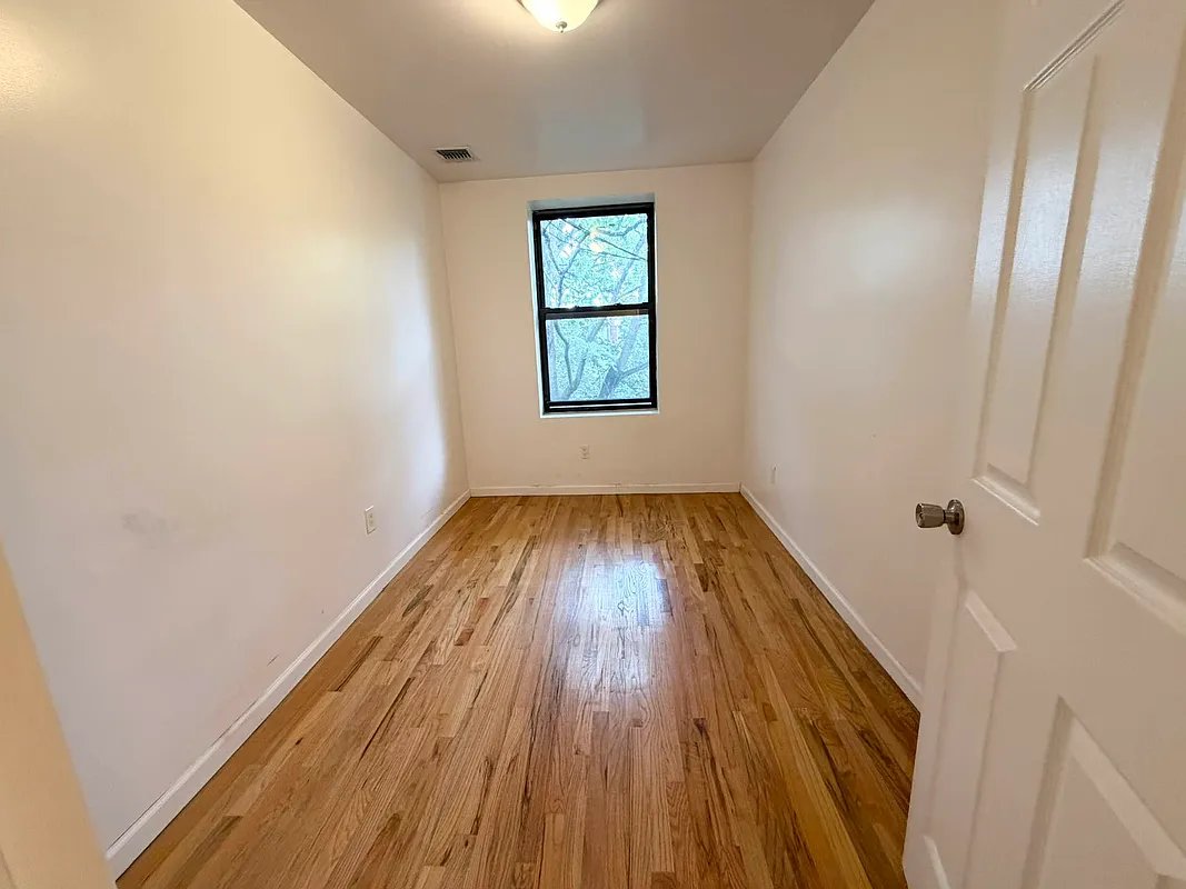 Large luxurious 1 bed in beautiful updated Brownstone located on one of the most beautiful desirable blocks in Central Harlem