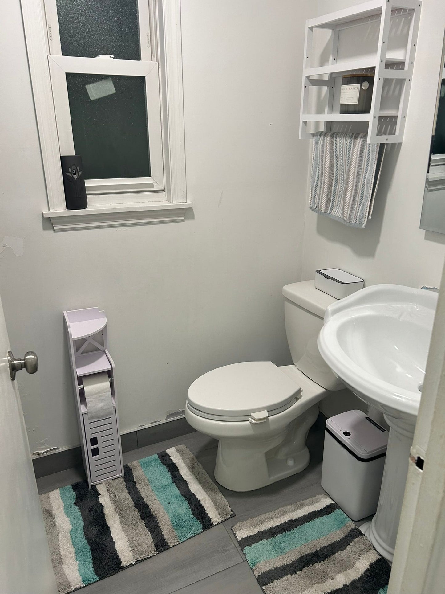 Se renta habitación en Astoria para mujer.