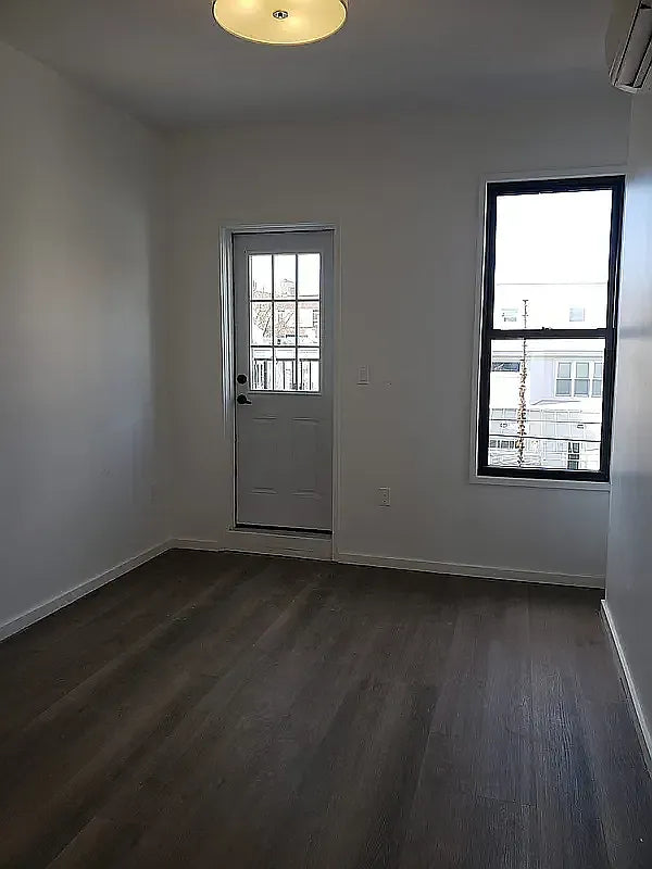 Spacious 4-Bedroom Apartment in Kensington