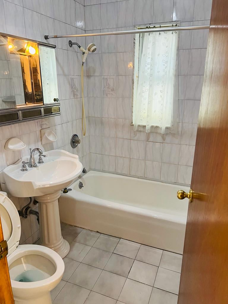 Cozy private room for rent in Astoria