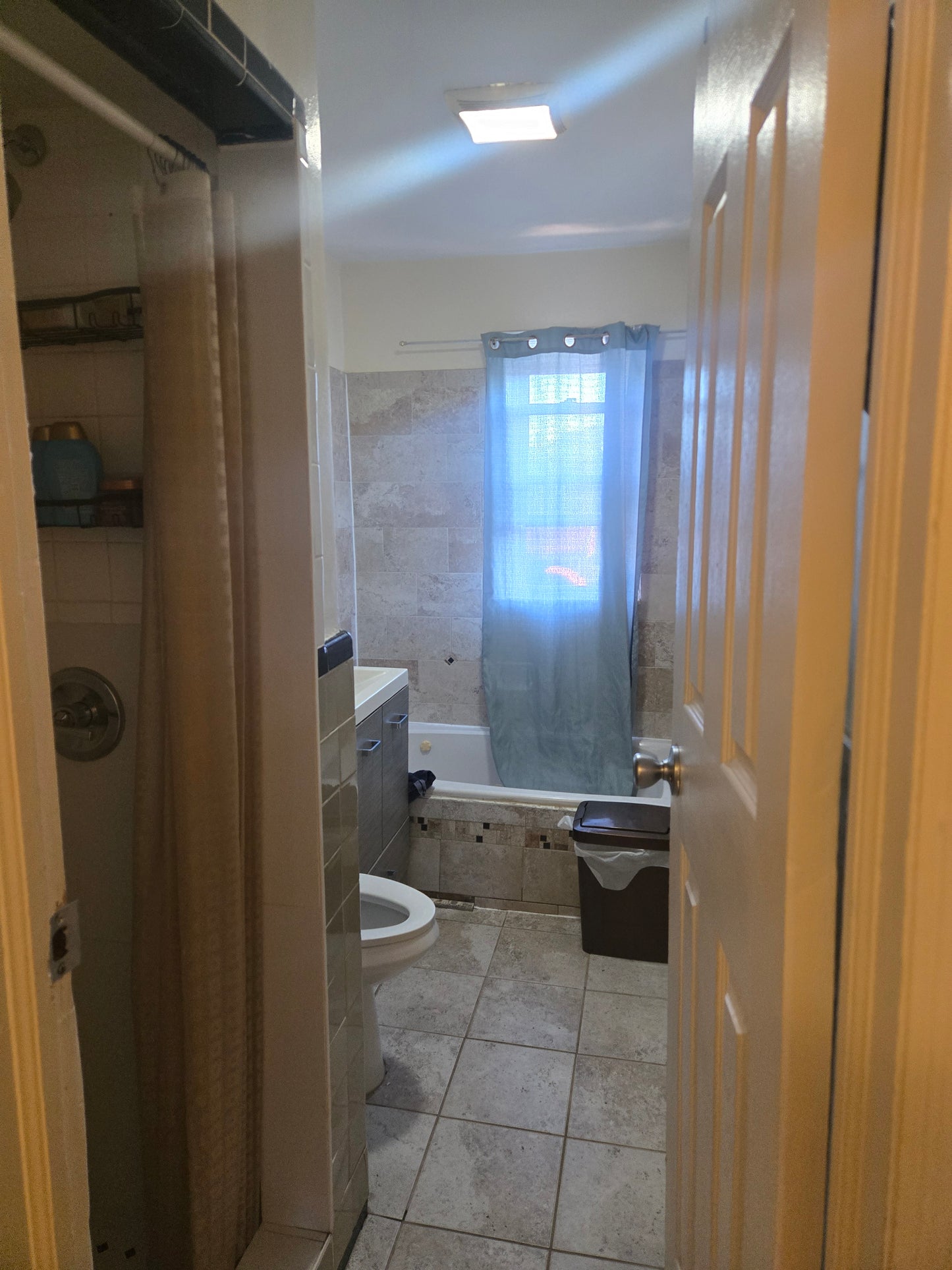 Spacious Room Near E and F Trains