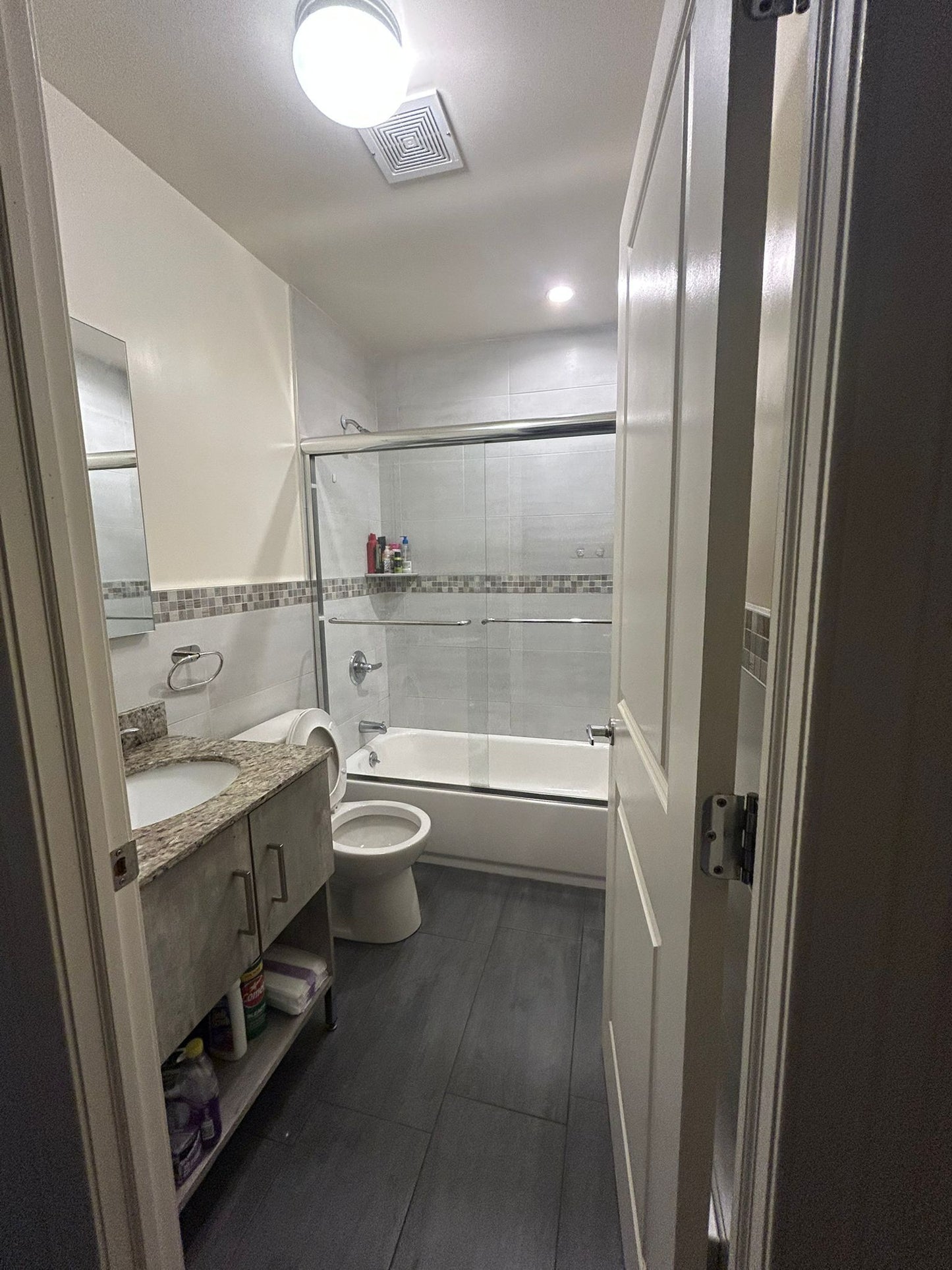 Habitación amplia y acogedora en Middle Village!