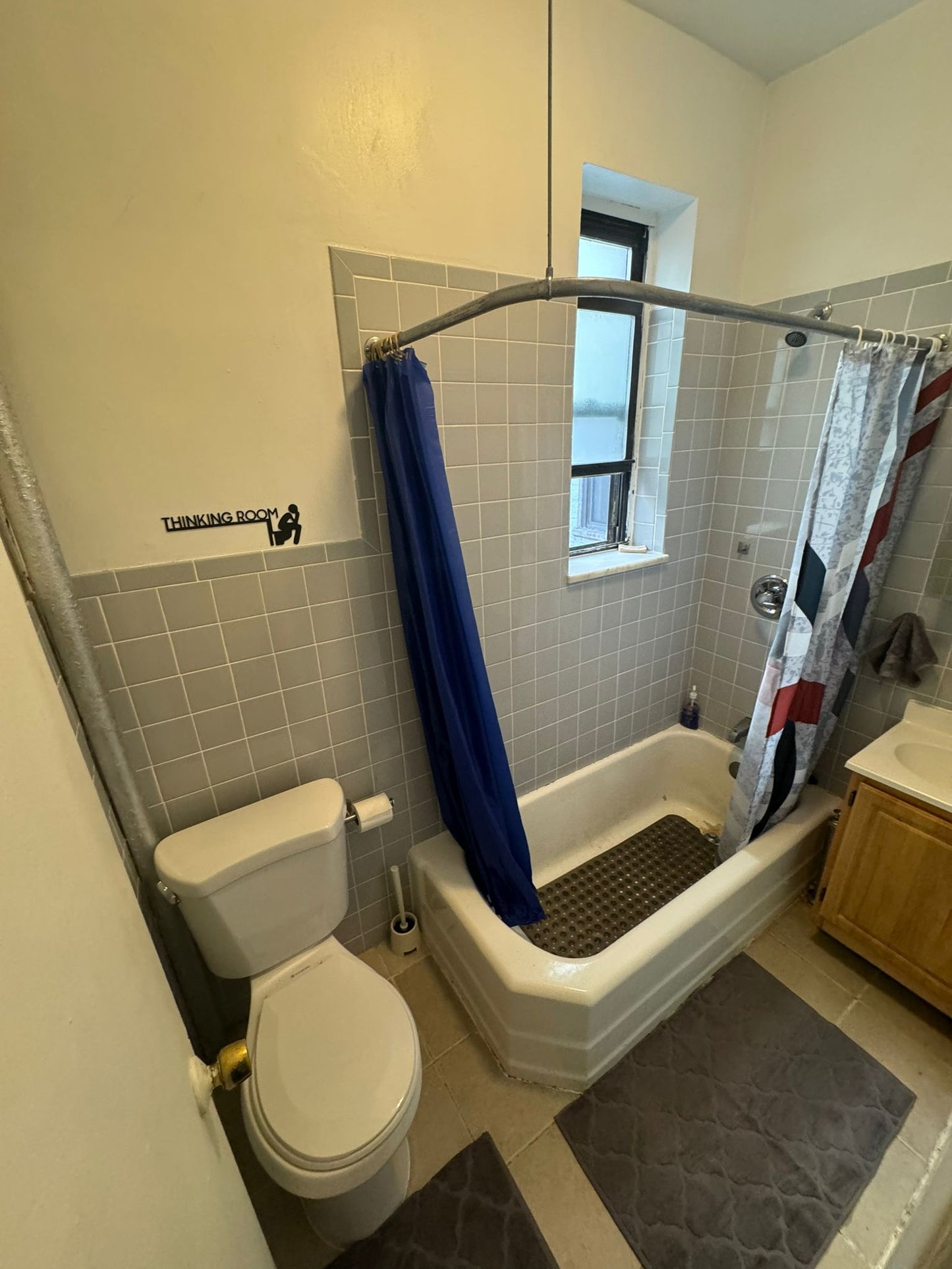 Apartment for 1 person for rent in Astoria!