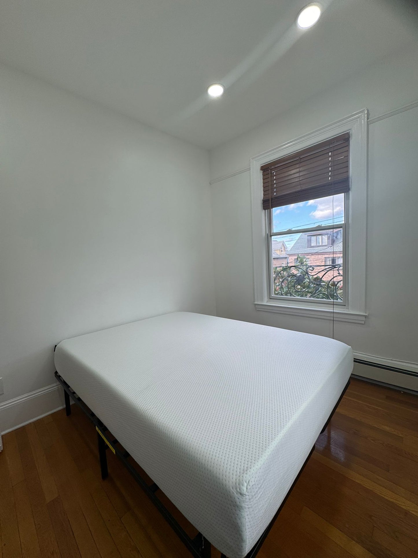 Private Room in Whitestone with Laundry