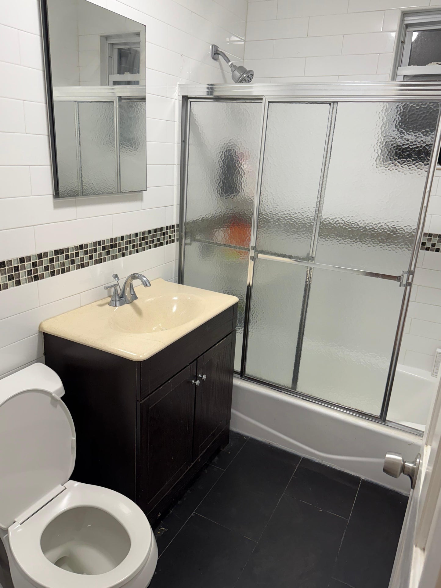 Se renta amplia habitación en zona tranquila y residencial