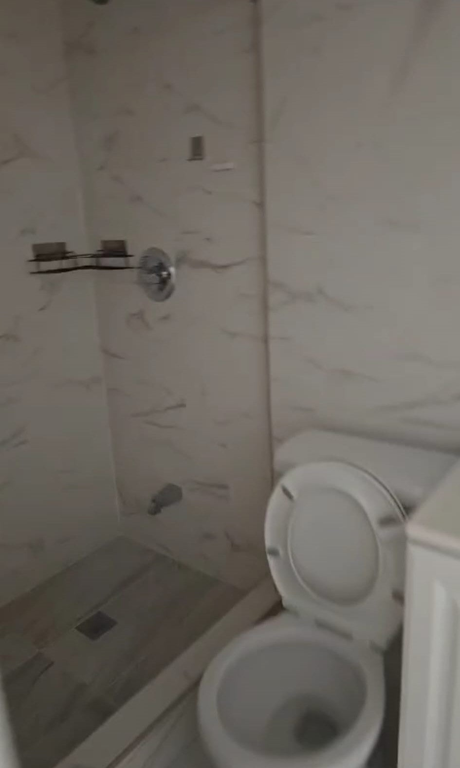 Habitación privada para mujer en Elmhurst!