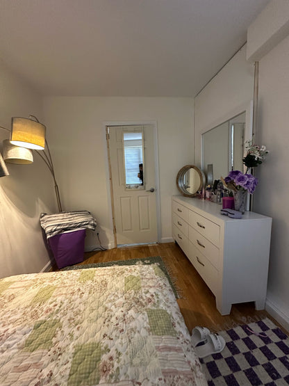 Private room for rent in Corona!