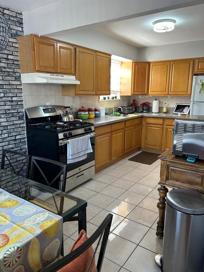 Habitación amoblada en exclusiva zona de Maspeth, disponibilidad inmediata