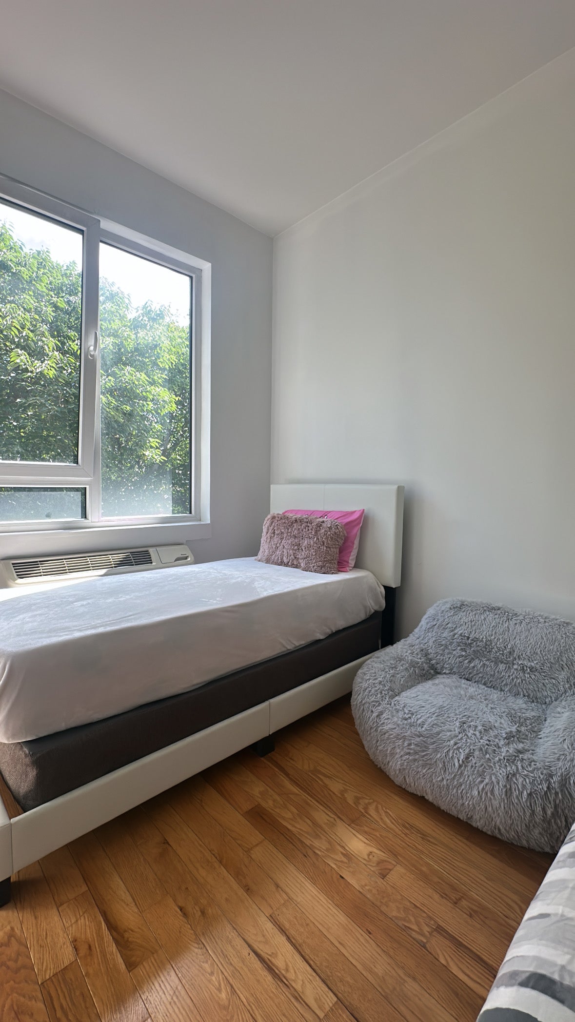Bright Room – Nightly Stay
