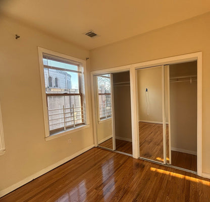 ROOM AVAILABLE WITH PRIVATE BATHROOM IN JERSEY CITY – QUIET AND FAMILY-FRIENDLY ENVIRONMENT