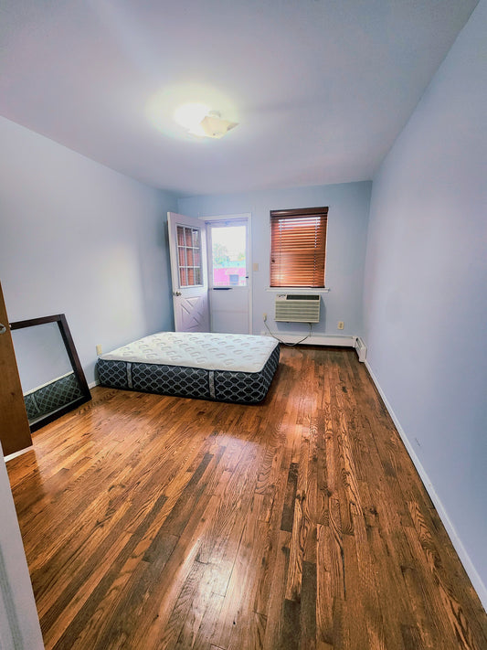 Private room in a quiet, recently renovated home located in Middle Village, Queens.
