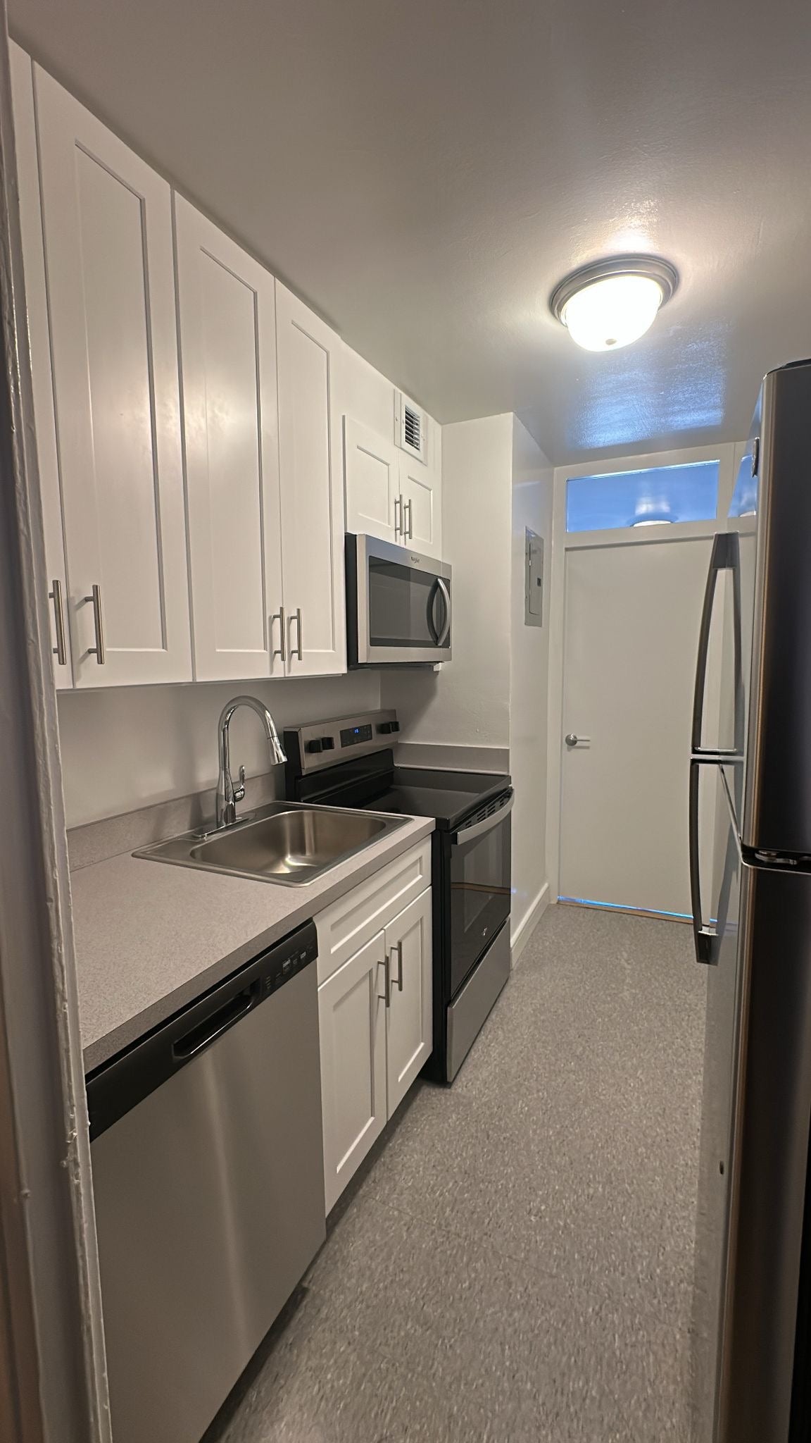 LARGE AND BRIGHT ROOM