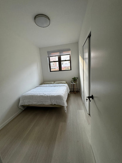 Private room in the heart of Sunnyside near train 7