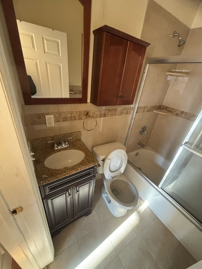 ROOM AVAILABLE WITH PRIVATE BATHROOM IN JERSEY CITY – QUIET AND FAMILY-FRIENDLY ENVIRONMENT