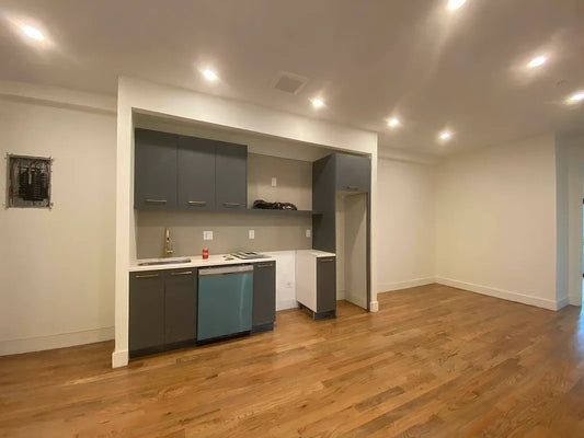 Spacious 4-Bedroom, 3-Bath Home in Bedford-Stuyvesant – Excellent Amenities!
