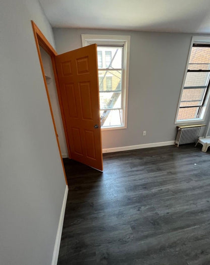 Habitación privada solo se comparte con una mujer, súper cómoda y con muy buena ubicación.