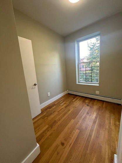 Well-Located and Bright Room in Bushwick