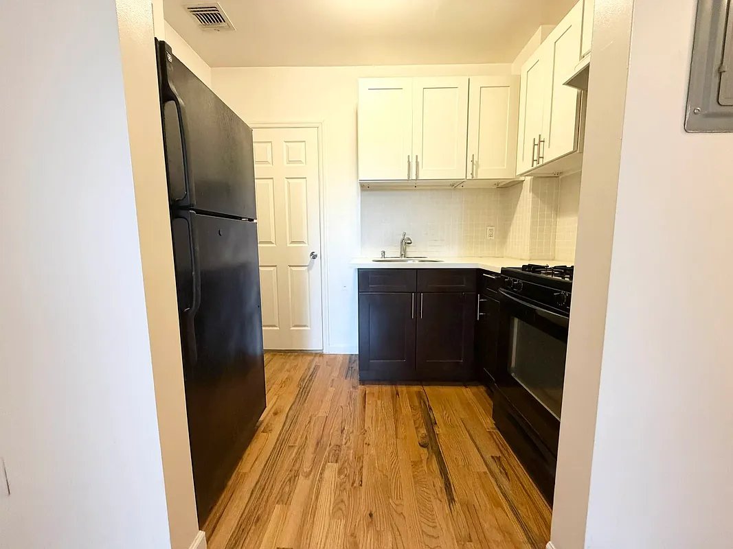 Large luxurious 1 bed in beautiful updated Brownstone located on one of the most beautiful desirable blocks in Central Harlem