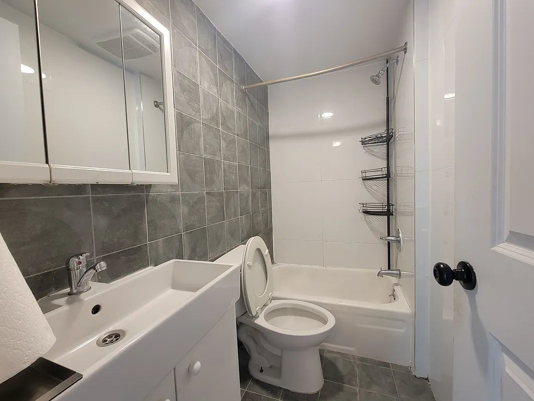Modern 3-Bedroom, 1-Bath Apartment in Ocean Hill