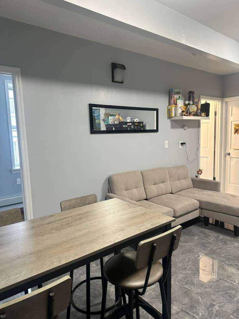 Remodeled room in Brooklyn, with wardrobe, unfurnished, shares apartment with 3 people.