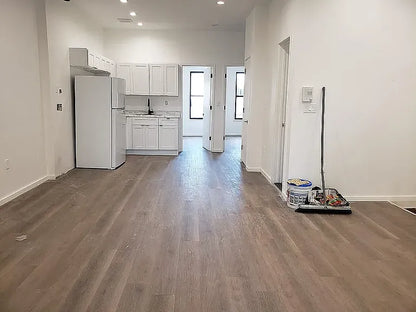 Spacious 4-Bedroom Apartment in Kensington