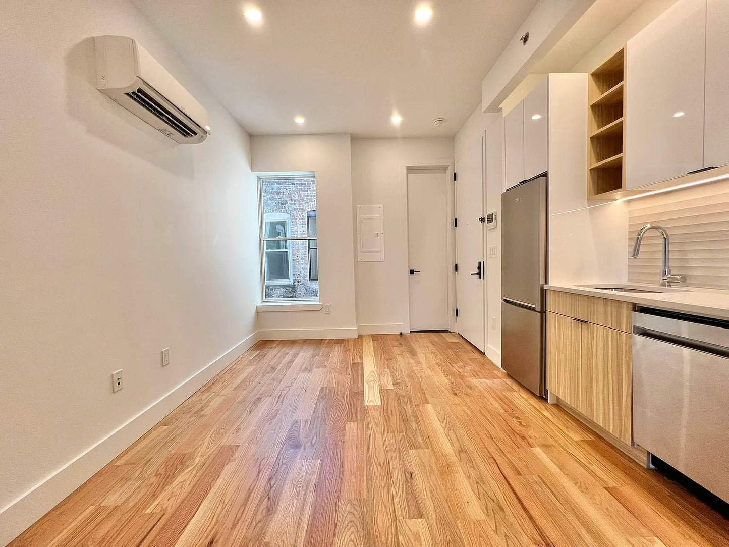 Modern 1 Bedroom / 1 Bathroom Apartment in Ridgewood