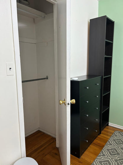 Habitación amoblada en exclusiva zona de Maspeth, disponibilidad inmediata