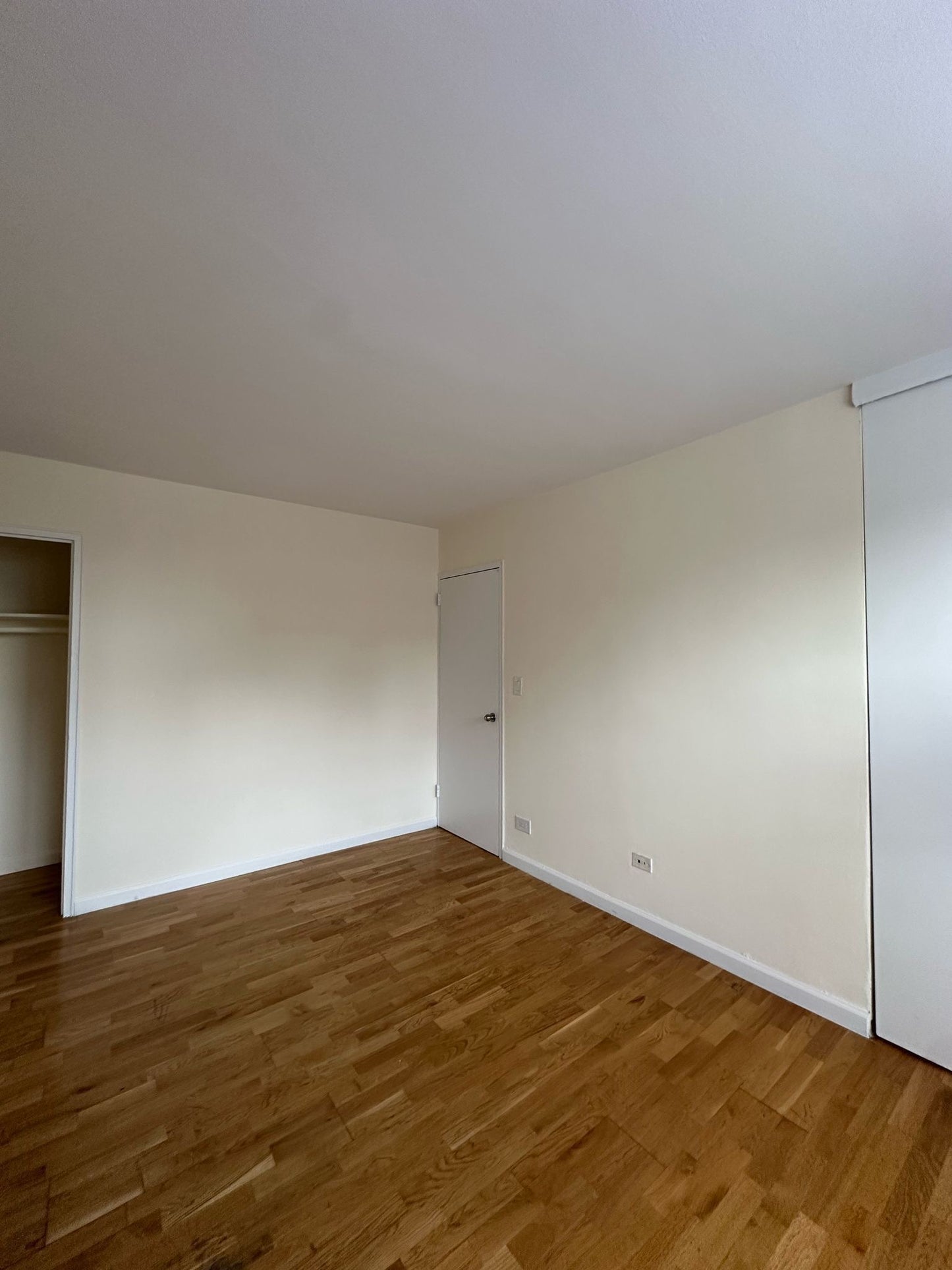 Large and bright private room in Queens.