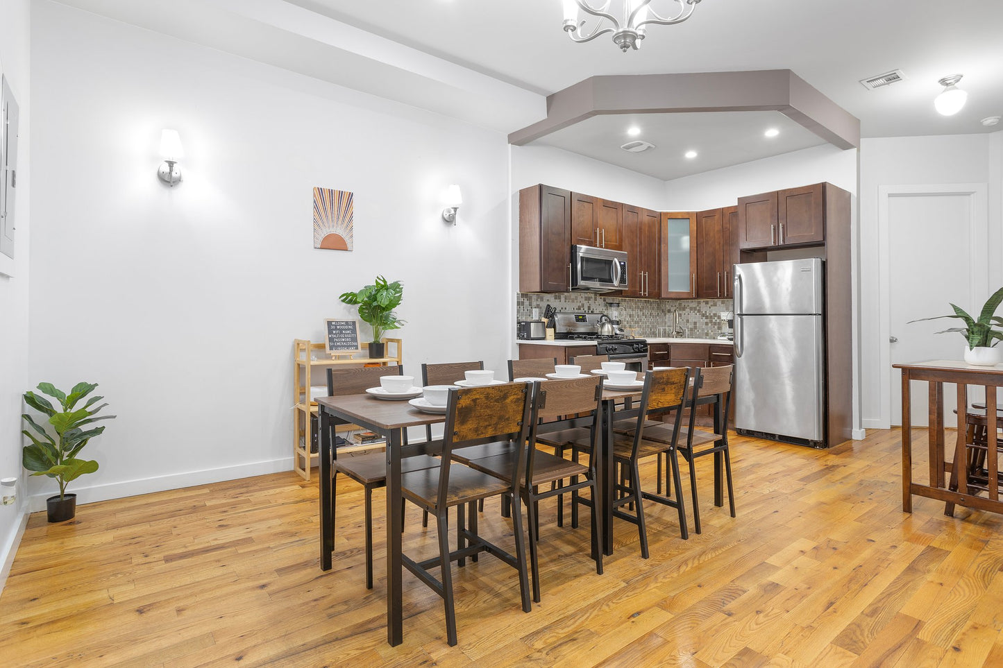 “Looking for a young, chill roommate with a relaxed vibe 🌿🎷”