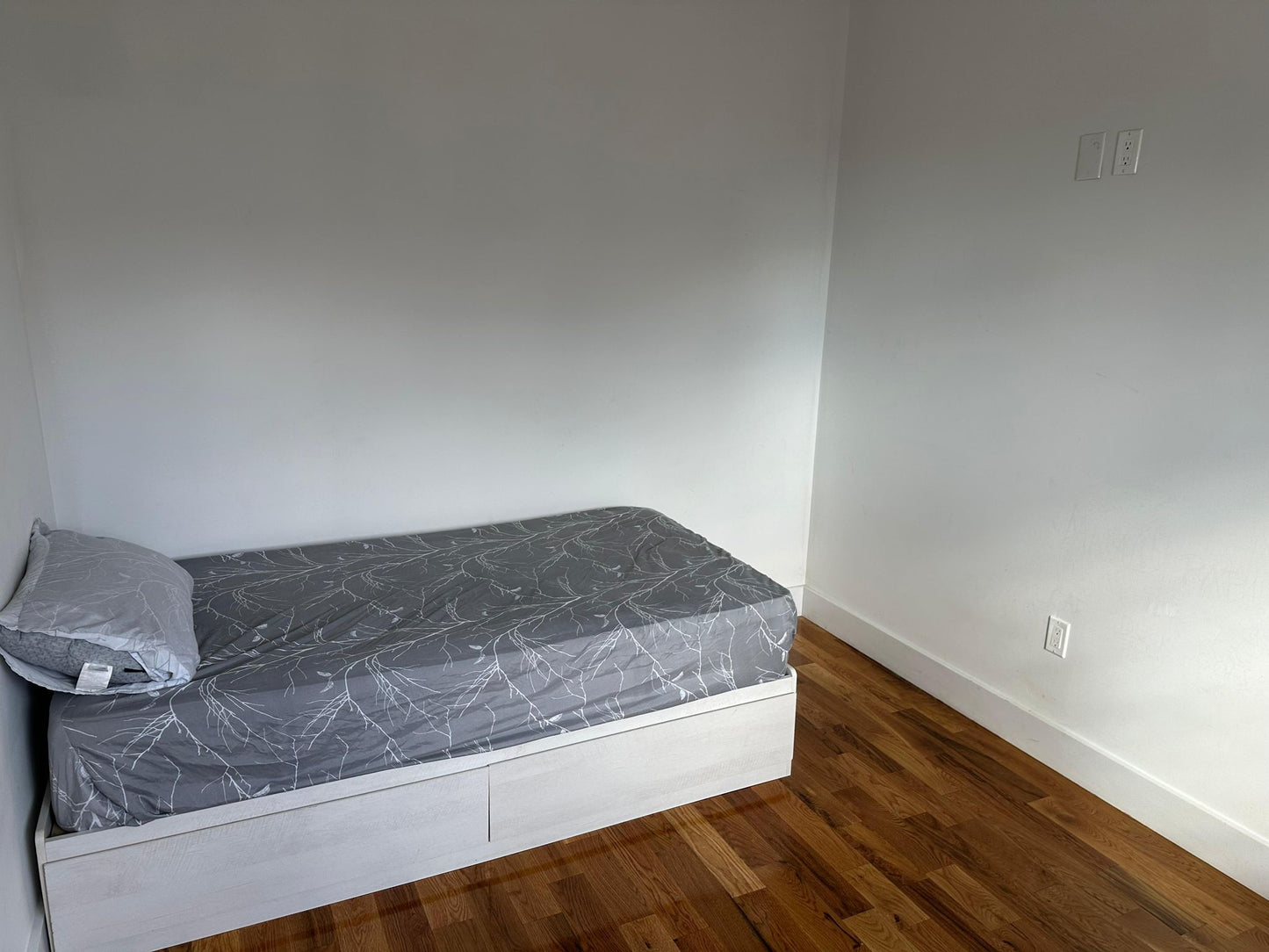 Private Room in East Elmhurst!