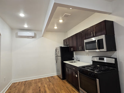 Spacious Room in East New York – Perfect for Women
