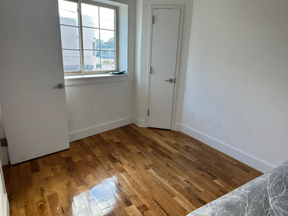 Private Room in East Elmhurst!