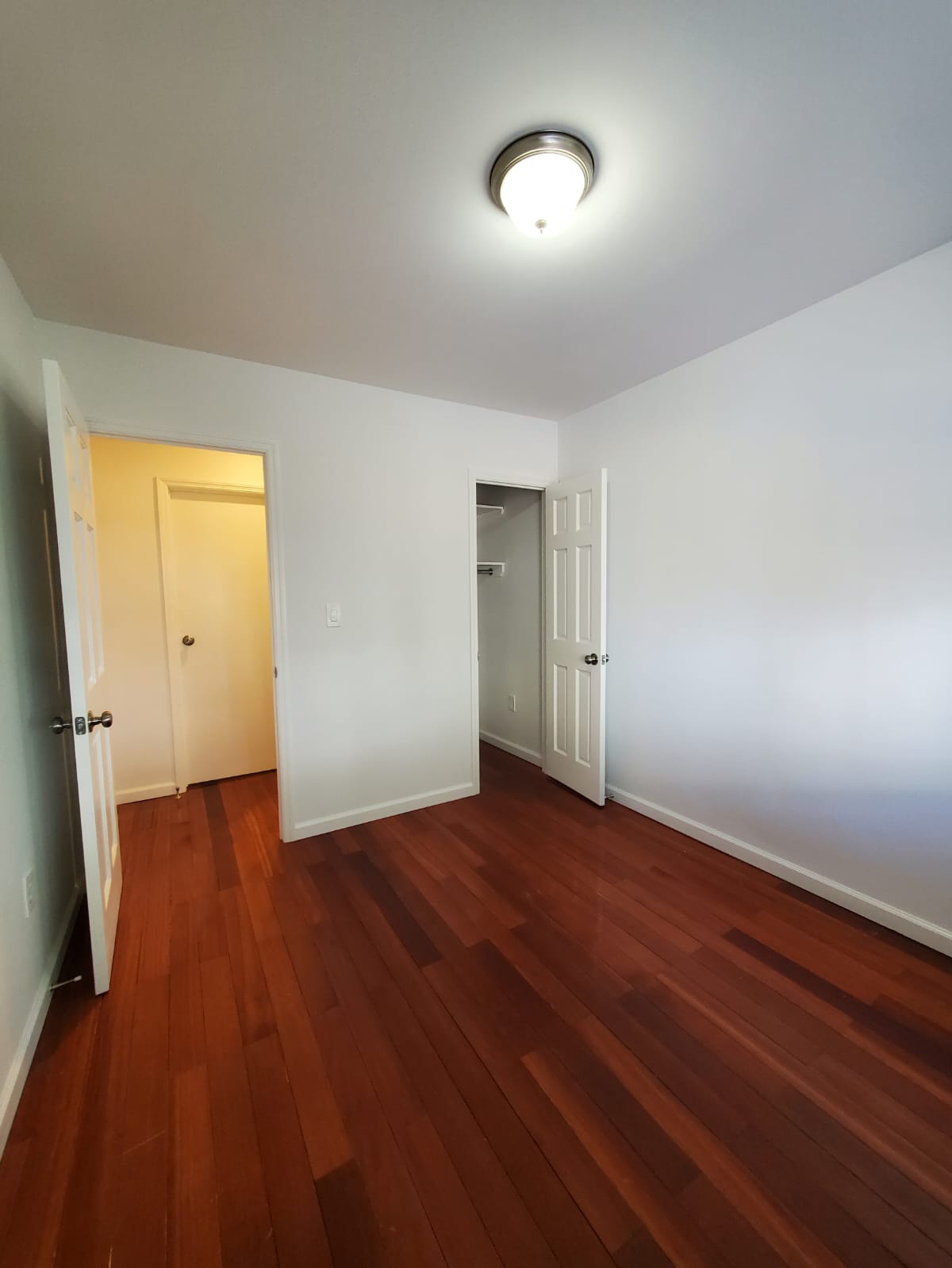 Room for rent in Elmhurst!
