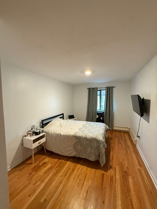 Habitación privada en Woodside, cerca del tren