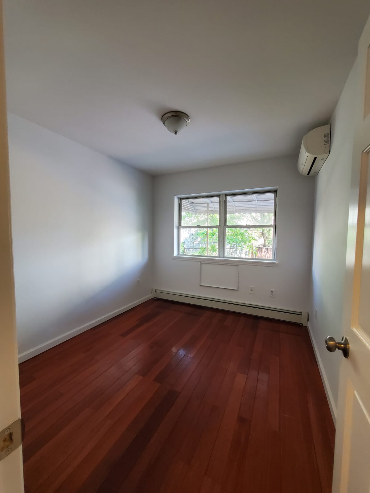 Room for rent in Elmhurst!