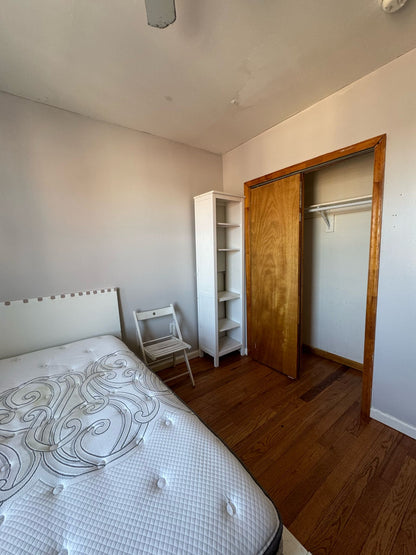 Habitación privada en Corona con baño privado para dos personas
