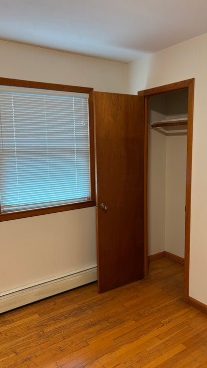 Room in a Family House in College Point – Immediate Availability!!