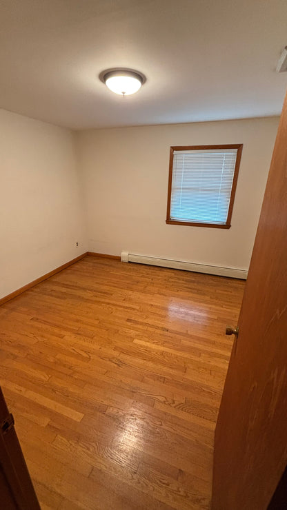 Room in a Family House in College Point – Immediate Availability!!