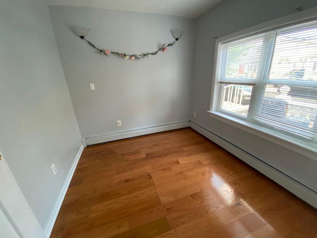 Cozy Room in Single-Family Home – Private Half-Bath ✅