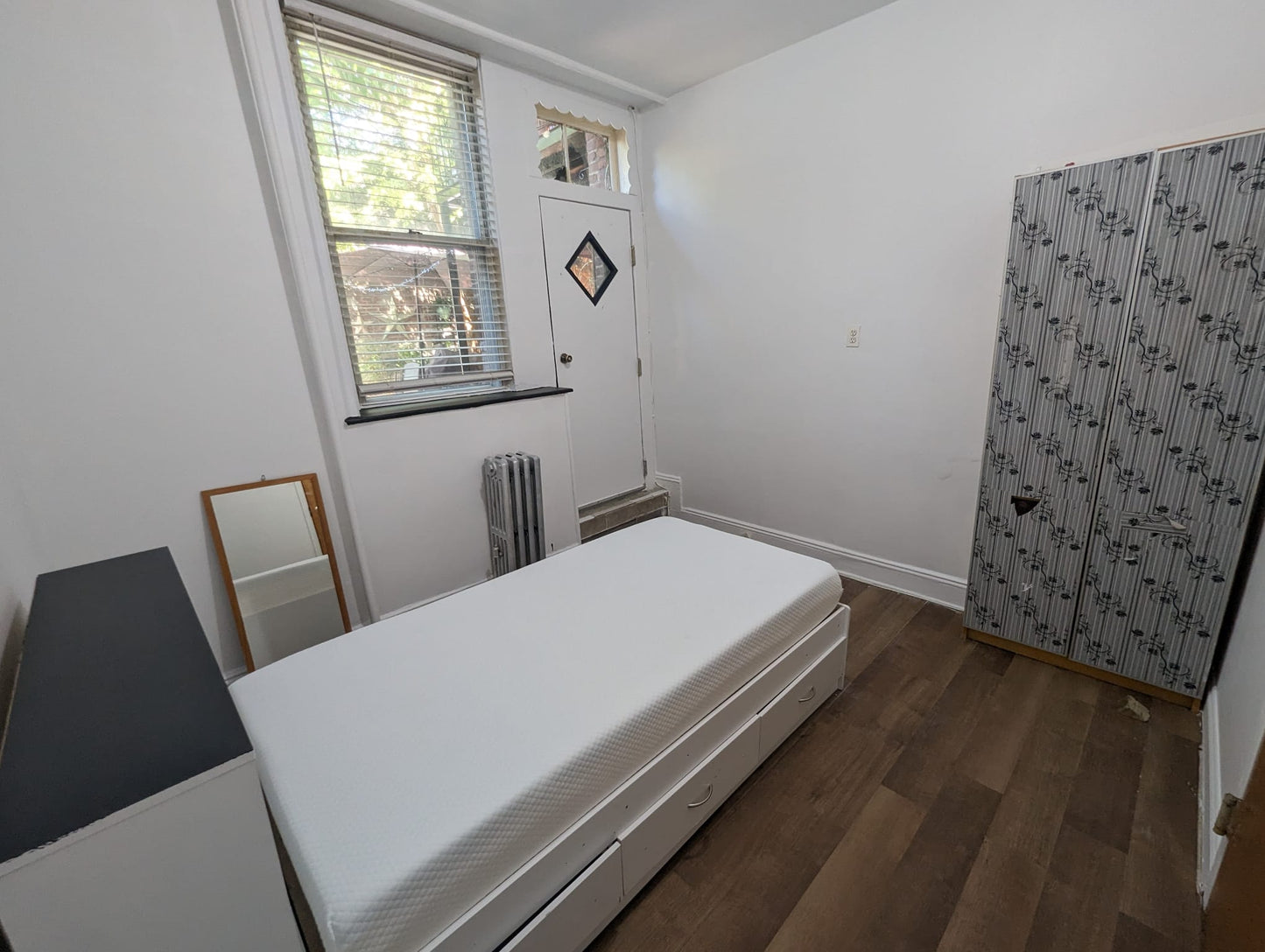 Room in Astoria – Near N & W Trains ✅