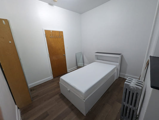 Room in Astoria – Near N & W Trains ✅