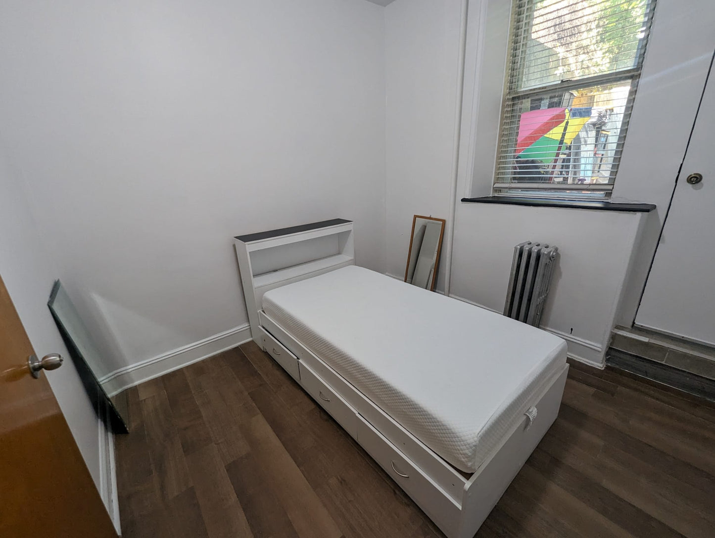 Room in Astoria – Near N & W Trains ✅
