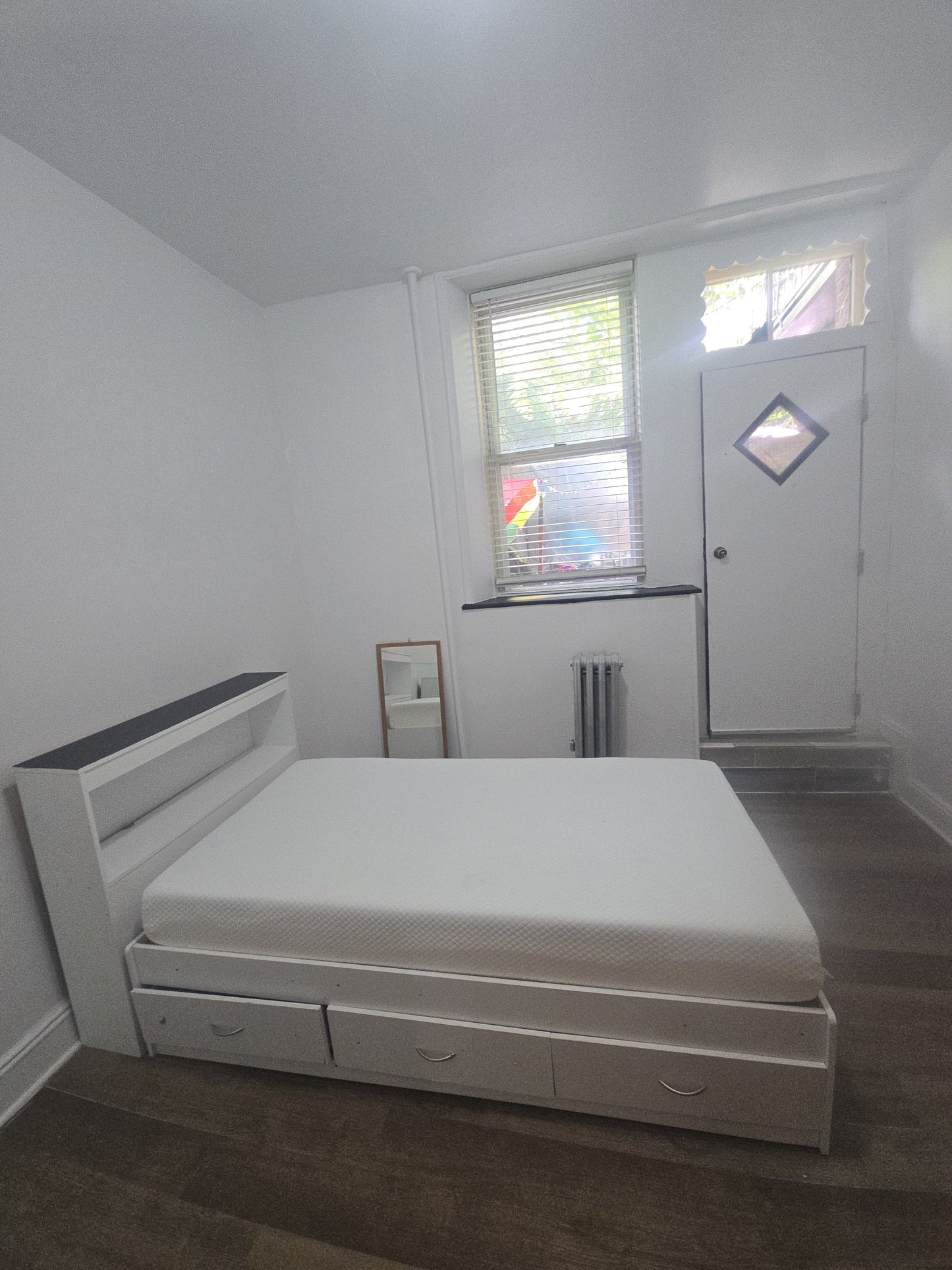 Room in Astoria – Near N & W Trains ✅