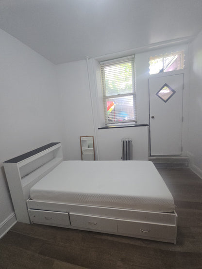 Room in Astoria – Near N & W Trains ✅
