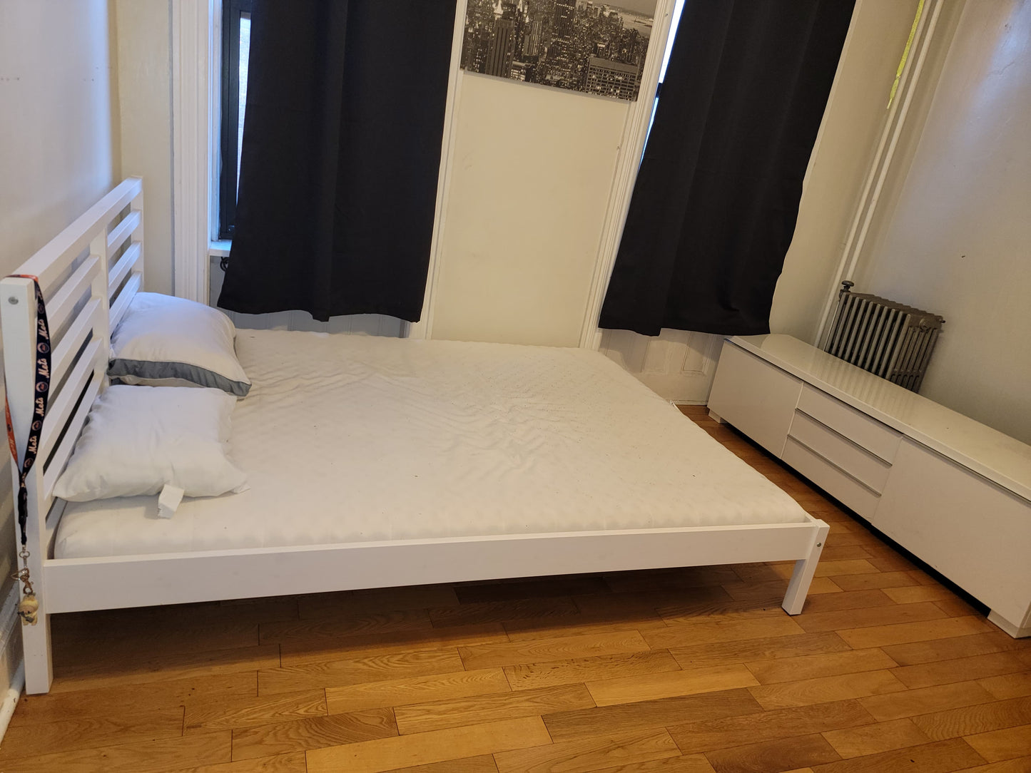 Private Room Near the M Train – Immediate Availability
