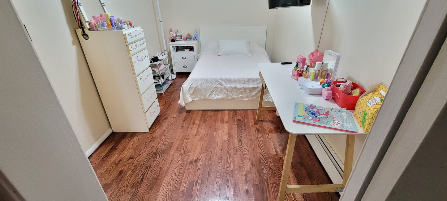 Private room near train J