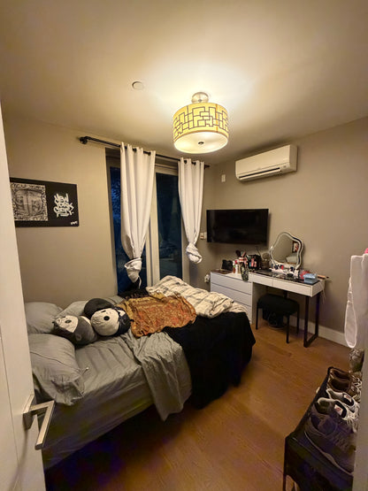 Private Room in a Renovated Apartment in Bushwick, Close to the Train