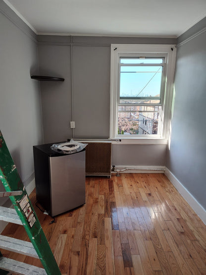 Habitacion disponible ya para mudarse en East Elmhurst en una casa privada.