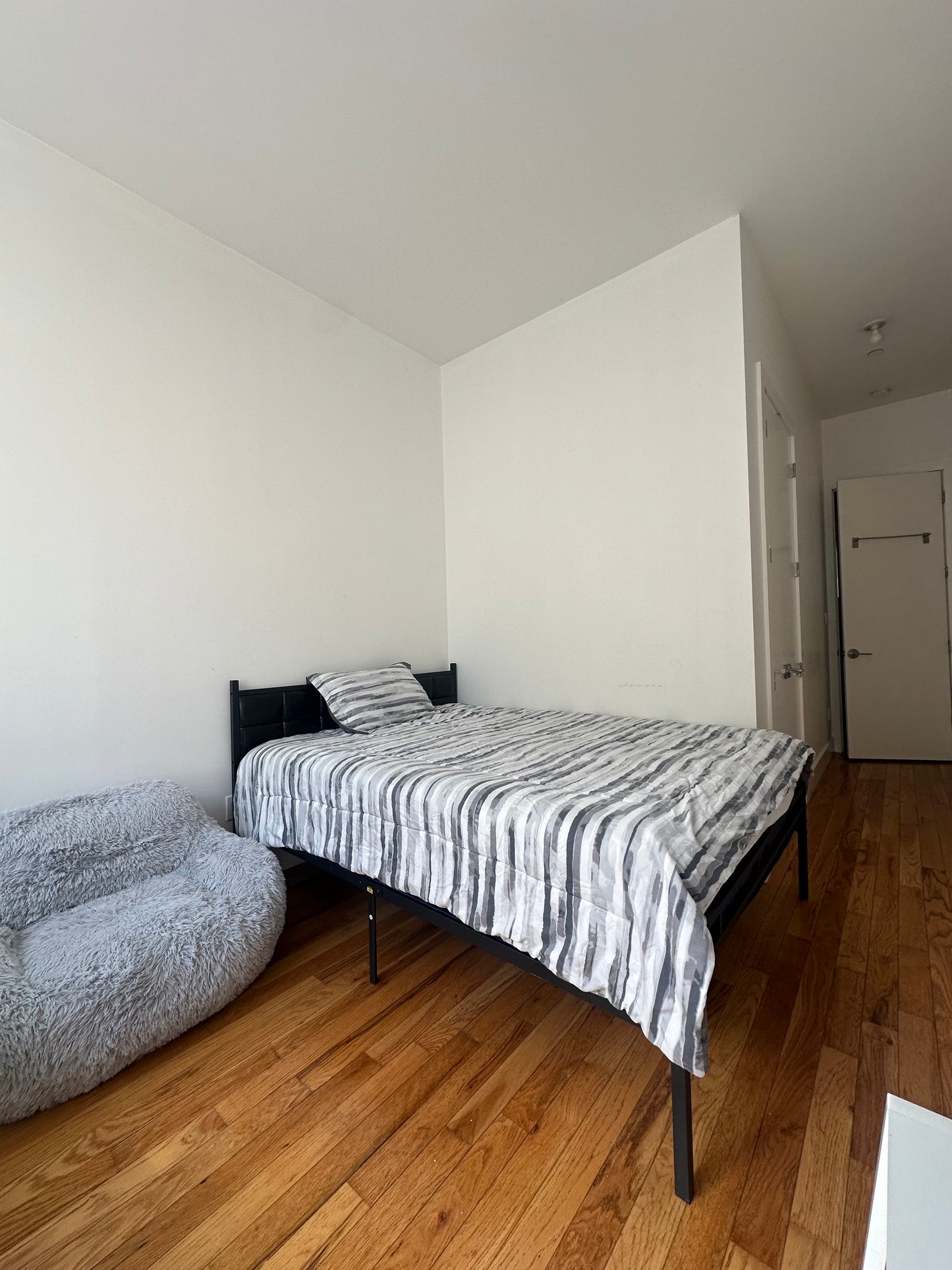 Bright Room – Nightly Stay