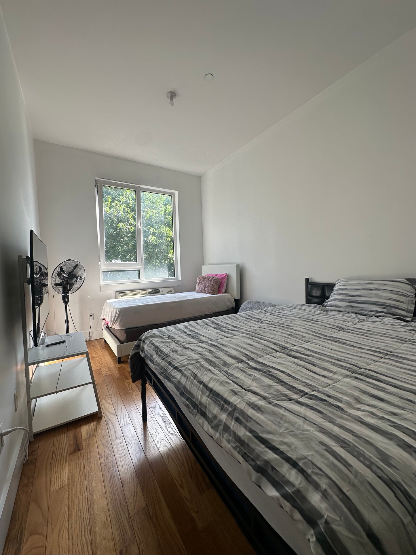 Bright Room – Nightly Stay